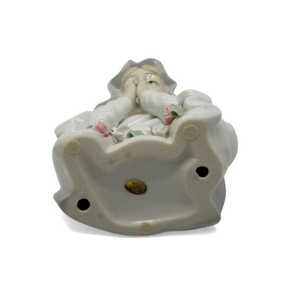 VIRGIN MARY Ceramic Figurine with Delicate Floral Details Vintage 6.2 x 4.7" - Picture 8 of 10